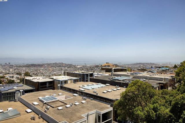 17 Ora Way, San Francisco CA: https://media.crmls.org/mediaz/168623f8-b36f-42f7-b581-1f5f93ccb89b.jpg