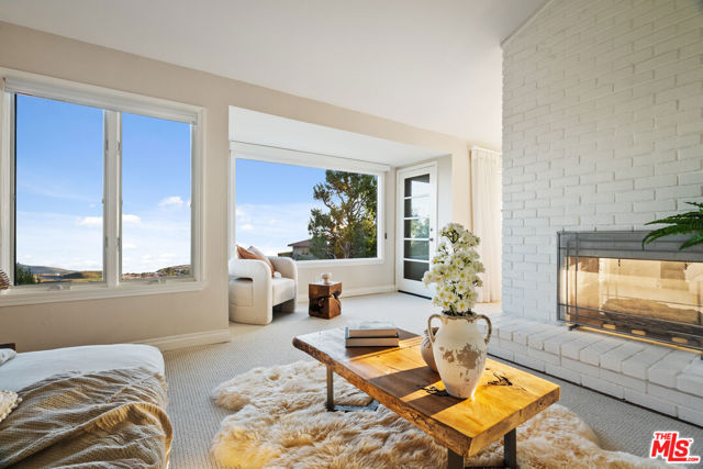 23255 W Paloma Blanca Drive, Malibu CA: https://media.crmls.org/mediaz/168650b9-0281-4466-a9c6-95897ac3fc2d.jpg