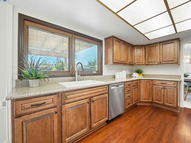 2858 Superior Dr, Livermore CA: https://media.crmls.org/mediaz/16866bc9-ee07-4a99-96ee-04d402538bdf.jpg