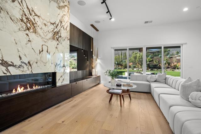 Detail Gallery Image 7 of 72 For 3193 Corte Carlazzo, Chula Vista,  CA 91914 - 4 Beds | 3/1 Baths