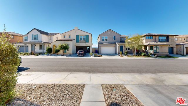 18215 Astro Court, Santa Clarita CA: https://media.crmls.org/mediaz/16874254-c628-4fcf-b259-ade18ec8b9fb.jpg