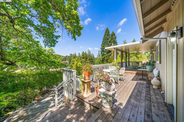 484 El Pintado Rd, Danville CA: https://media.crmls.org/mediaz/168758de-0437-4de5-bb99-454fccb8a5f9.jpg