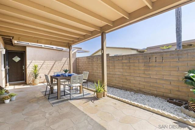 4469 Albatross Way, Oceanside CA: https://media.crmls.org/mediaz/1687c66a-7c7f-42a0-9ca0-c7aba57aab43.jpg