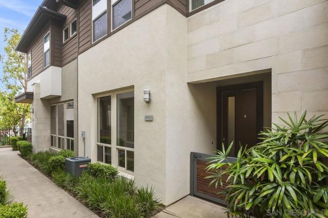 2472 Aperture Circle, San Diego CA: https://media.crmls.org/mediaz/1687cdde-7a7e-4191-8b89-ae9b630538df.jpg