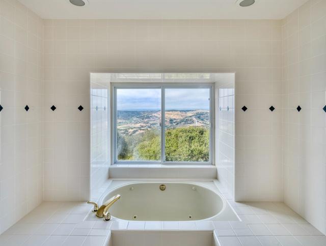 25681 Whip Road, Monterey CA: https://media.crmls.org/mediaz/1687ec73-a06f-44a3-a224-cd50302776d4.jpg