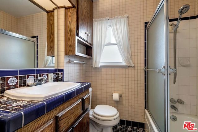 12508 Greene Avenue, Los Angeles CA: https://media.crmls.org/mediaz/1687f8cb-ac27-499a-ae0c-61308199ae78.jpg