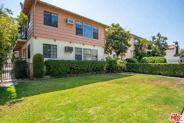 1124 San Rafael Avenue, Glendale CA: https://media.crmls.org/mediaz/1688f309-9946-466d-a604-7910098180be.jpg