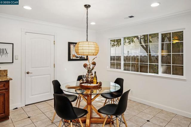 1950 Emerald St, Concord CA: https://media.crmls.org/mediaz/1689d733-b3af-4dd0-8f9a-a325050fcac1.jpg