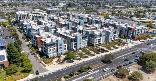 718 Eppleton Lane, Foster City CA: https://media.crmls.org/mediaz/1689d790-3d42-470d-82d9-5117d46c913f.jpg