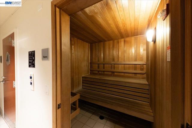 809 Clay St, Oakland CA: https://media.crmls.org/mediaz/168a03b2-d5d6-47e2-ada1-763f1a3d17ea.jpg