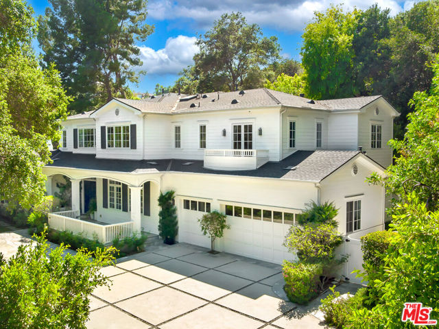 3815 Valley Meadow Road, Encino CA: https://media.crmls.org/mediaz/168a788f-45cb-43d8-bb98-1ab300eecd67.jpg