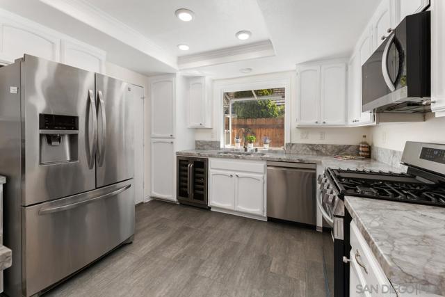 10496 Rancho Carmel dr, San Diego CA: https://media.crmls.org/mediaz/168a973d-7cbe-44e2-8fba-73e89d661051.jpg