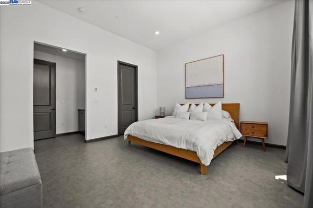 5483 Melissa Ln, Dublin CA: https://media.crmls.org/mediaz/168b3dda-3656-4e8b-8b12-2f142bae2428.jpg