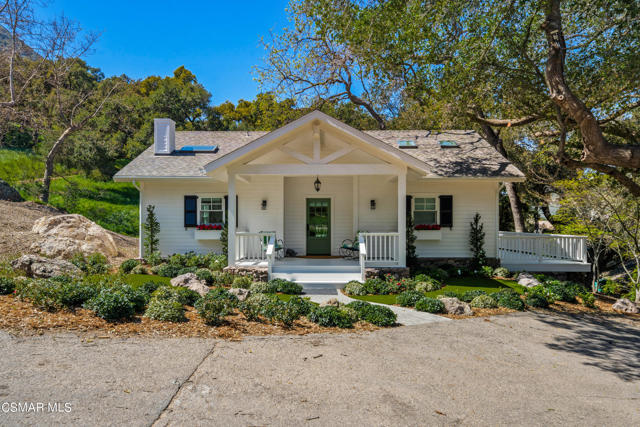 1464 Hidden Valley Road, Thousand Oaks CA: https://media.crmls.org/mediaz/168b9d37-1285-40b4-bdf3-2c061cc42ddb.jpg