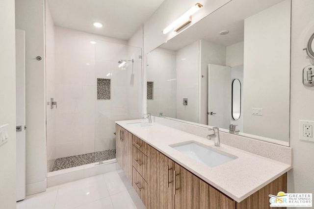 173 The riv, Palm Springs CA: https://media.crmls.org/mediaz/168be124-c89a-420c-be65-b567e6d8b160.jpg