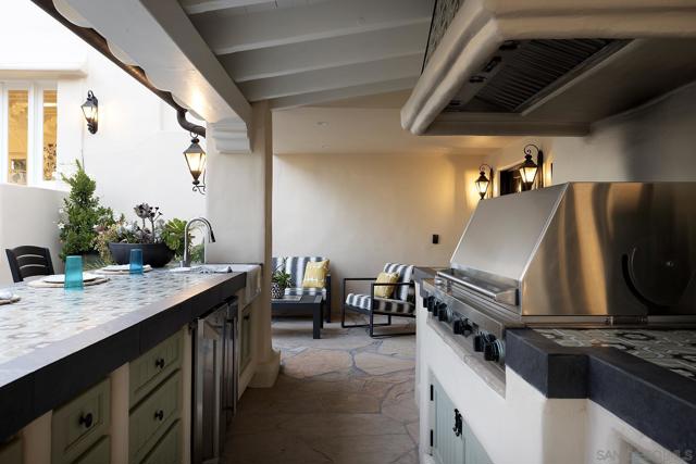 6977 Las Colinas, Rancho Santa Fe CA: https://media.crmls.org/mediaz/168c0f03-2b24-489b-b940-8252e6031503.jpg