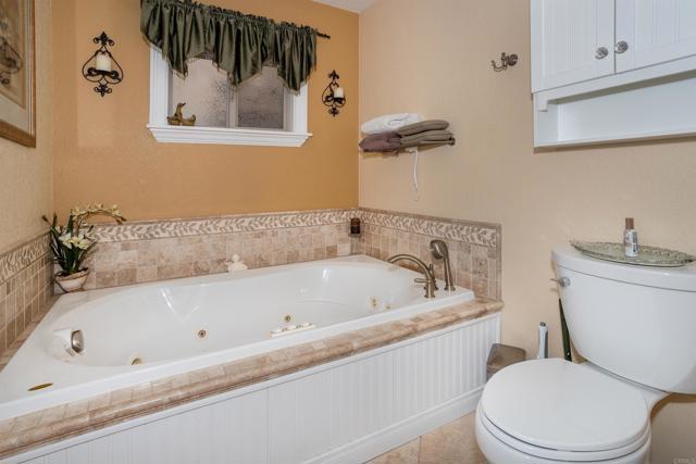 1564 Via Brisa Del Lago, San Marcos CA: https://media.crmls.org/mediaz/168c16f8-2608-434c-a6a8-d61e76fb3002.jpg