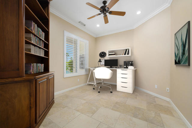 81220 Victoria Lane, La Quinta CA: https://media.crmls.org/mediaz/168c66b5-faef-4dd7-abe5-edc02b3d8c89.jpg