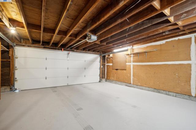 1105 Fontana Dr, Alameda CA: https://media.crmls.org/mediaz/168ce4d4-5d62-44f7-a97a-86a3760979a7.jpg