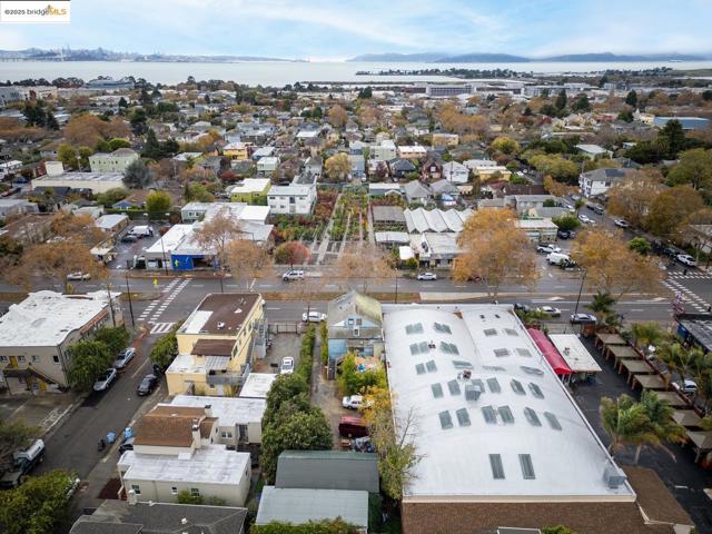 2331 San Pablo Ave, Berkeley CA: https://media.crmls.org/mediaz/168cffb2-408b-427e-a1b8-14a4d606ba99.jpg