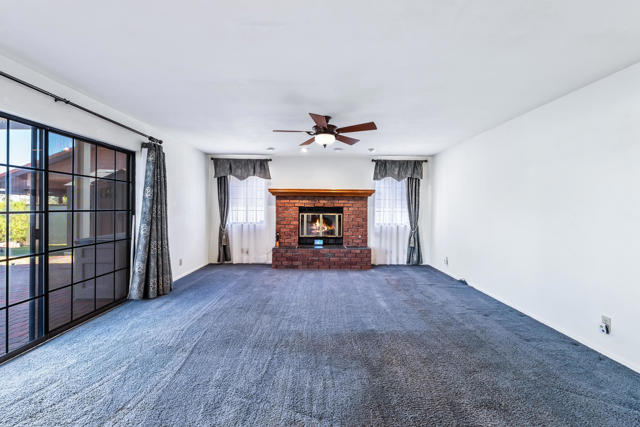 204 Fairway Drive, Needles CA: https://media.crmls.org/mediaz/168dd332-85db-445c-9fc3-7af8dabc2d97.jpg
