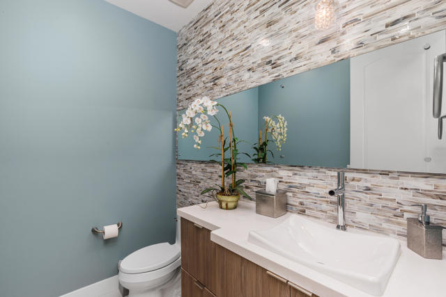 Image 18 of 29 For 21 Emerald Court