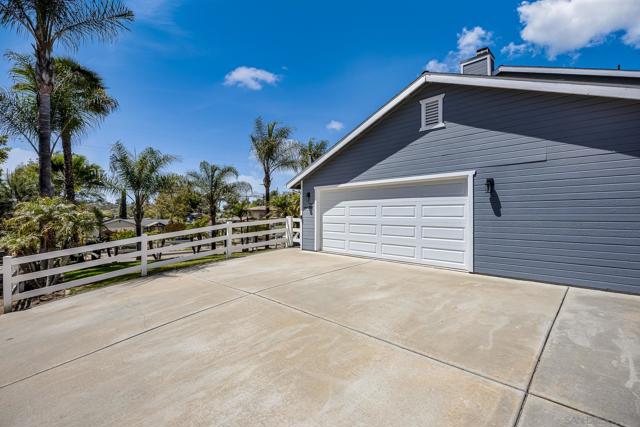 235 Loma Vista Pl, El Cajon CA: https://media.crmls.org/mediaz/168fec0d-a19e-4245-bc72-d7cf9e359e34.jpg