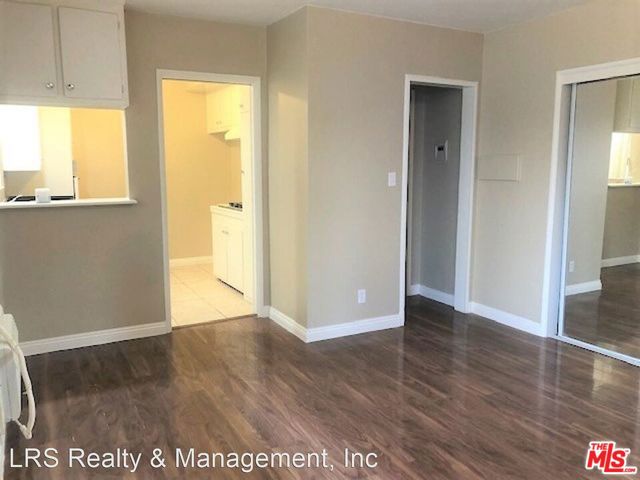 18321 MALDEN Street, Northridge CA: https://media.crmls.org/mediaz/16902bcc-f8b6-4094-bcb0-12e72dce8141.jpg