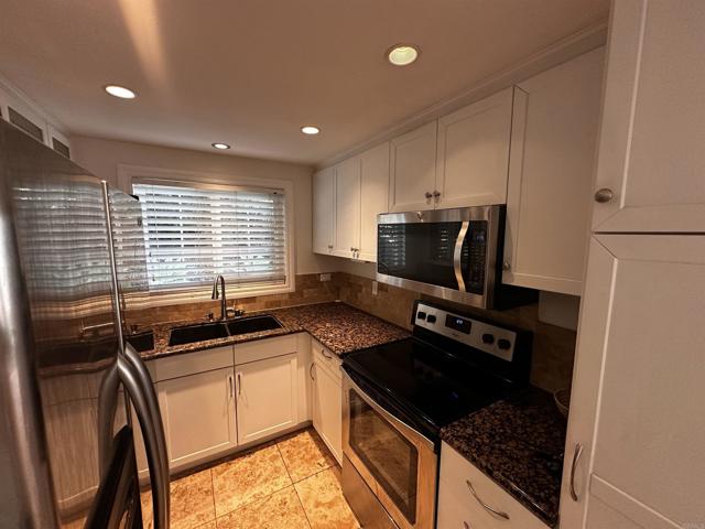 Image 10 of 33 For 767 Eastshore  221