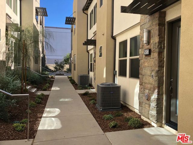 19513 Astor Place, Northridge CA: https://media.crmls.org/mediaz/169089b5-08b6-4327-812b-f62b365ee92a.jpg