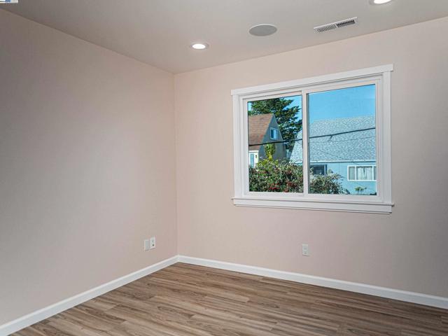 532 Heathcliff Dr, Pacifica CA: https://media.crmls.org/mediaz/16909be3-c1f2-4db2-98f0-34dd6625637f.jpg