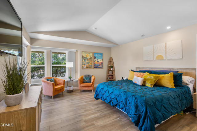 1684 San Joaquin Avenue, Ventura CA: https://media.crmls.org/mediaz/1690ffd7-c982-46d6-a285-ae687e45bee4.jpg
