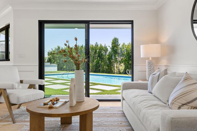 2975 Woodford Drive, La Jolla CA: https://media.crmls.org/mediaz/16918f69-783f-4964-aff8-27ead08c7bd4.jpg