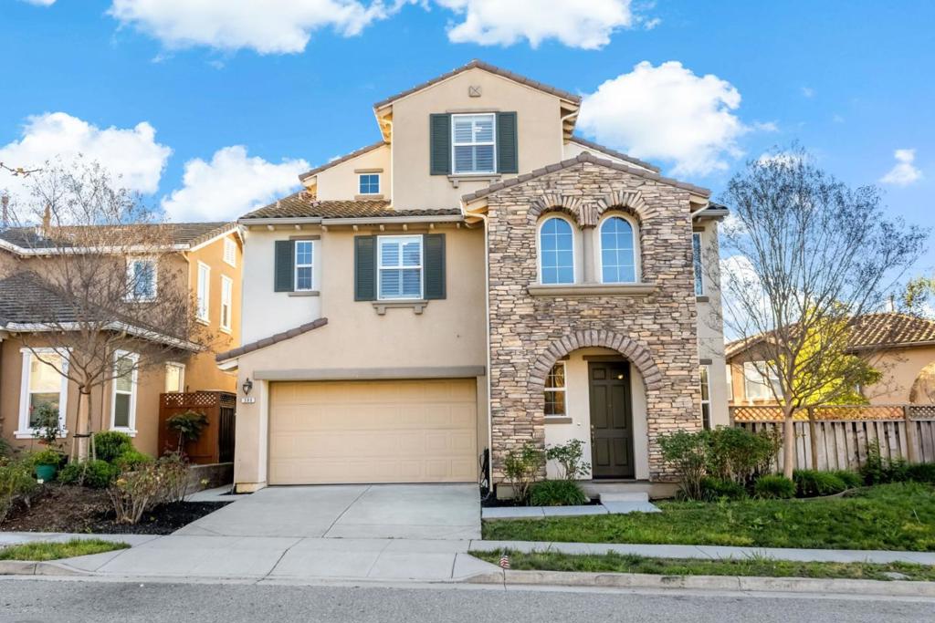 300 Crestridge Court