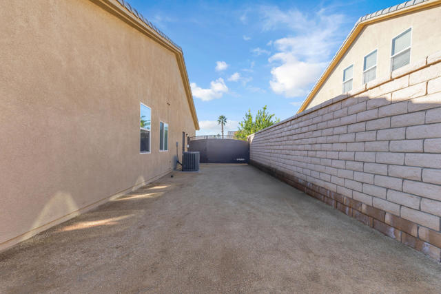41394 Hanover Street, Indio CA: https://media.crmls.org/mediaz/16920c76-b0ab-4f7c-916b-a6081ac2e405.jpg