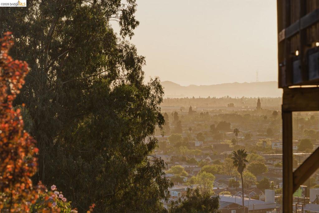 https://media.crmls.org/mediaz/16920c8b-52af-45f3-a888-7cbab2f4dc33.jpg?preset=X-Large
