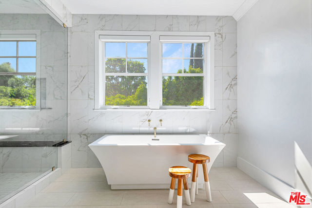 4117 Dixie Canyon Avenue, Sherman Oaks CA: https://media.crmls.org/mediaz/169389d9-5cf7-48de-bbc5-8ad9ec8886eb.jpg