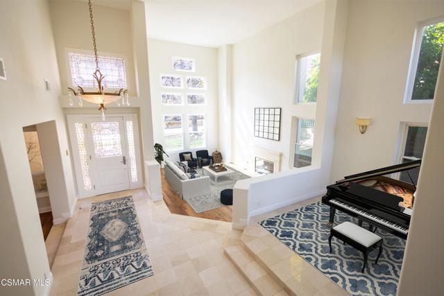 32715 Pacifica Court, Westlake Village CA: https://media.crmls.org/mediaz/1693c875-3a39-417f-ac2a-28ba0e734922.jpg