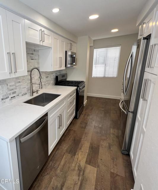 333 Highland Drive, Oxnard CA: https://media.crmls.org/mediaz/169471f1-f5cc-4212-80a2-fdf4eb246986.jpg
