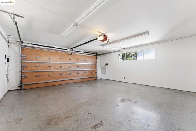 5958 Colton Blvd., Oakland CA: https://media.crmls.org/mediaz/16948c30-d5cc-4321-a798-bf1ff766c208.jpg