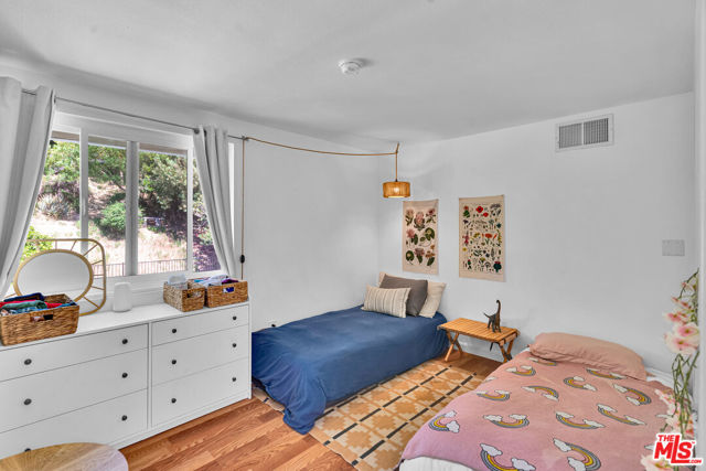 3952 Patrick Henry Place, Agoura Hills CA: https://media.crmls.org/mediaz/1694ee0c-cc59-45f4-ac46-4abff0b4faed.jpg