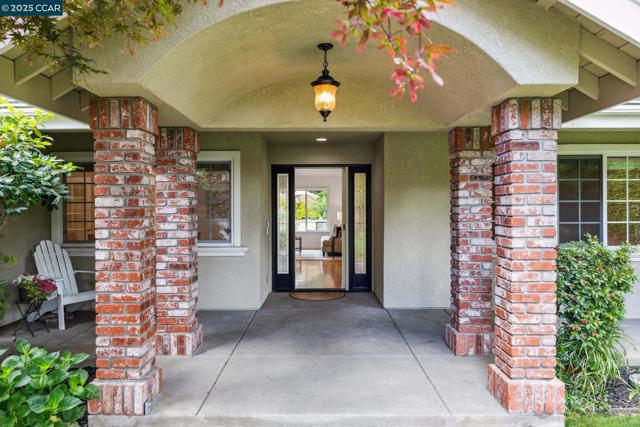 1450 Finley Ln, Alamo CA: https://media.crmls.org/mediaz/1695b10c-fa60-4fab-8c0b-a292535c841b.jpg