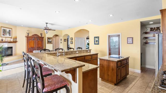 40487 Rock Mountain Drive, Fallbrook CA: https://media.crmls.org/mediaz/1695c40b-97fb-441d-83df-6f3923b77978.jpg