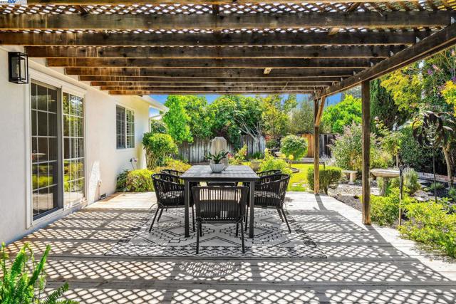 7299 Elba Ct, Dublin CA: https://media.crmls.org/mediaz/16960c2e-054e-45af-8e69-492163094a6e.jpg