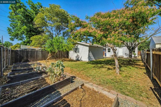 3832 33rd St, Sacramento CA: https://media.crmls.org/mediaz/16960cbb-d5cc-4398-9d20-b6de4ef5c97c.jpg