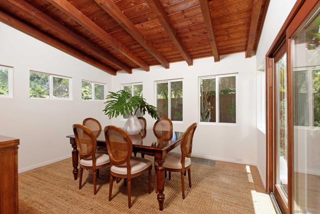 7020 Snapdragon Dr, Carlsbad CA: https://media.crmls.org/mediaz/1696d0b8-3f75-4dd0-8f5a-9fca4c9a96a4.jpg