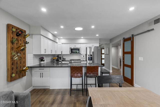 32140 Watergate Road, Westlake Village CA: https://media.crmls.org/mediaz/1696deb0-97cd-491a-9129-2ba89e72fc26.jpg