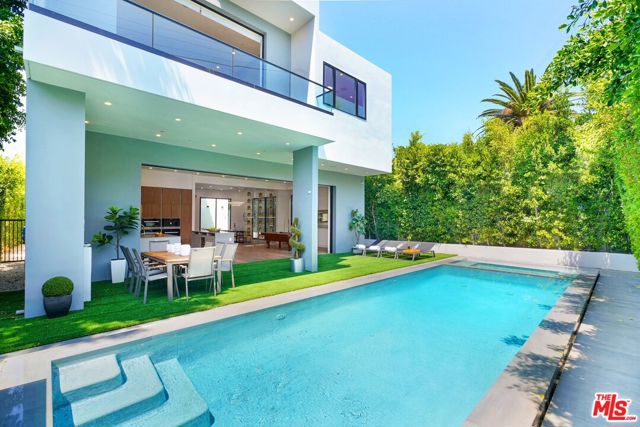 832 N Sierra Bonita Avenue, Los Angeles CA: https://media.crmls.org/mediaz/169790f1-89db-4a35-89ce-70ca950ad332.jpg