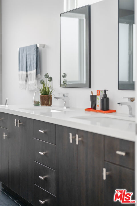 2514 Berkeley Avenue, Los Angeles CA: https://media.crmls.org/mediaz/1697b959-2684-4f85-800d-af4c176e77a4.jpg