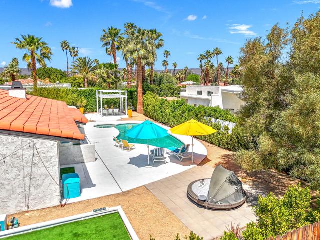 1862 N Nogales Way, Palm Springs CA: https://media.crmls.org/mediaz/16982967-85c0-4ac8-942b-46e90e68d22f.jpg